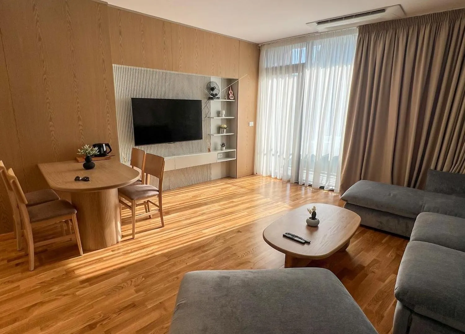 Lakeside Dream Tirana 0*,
